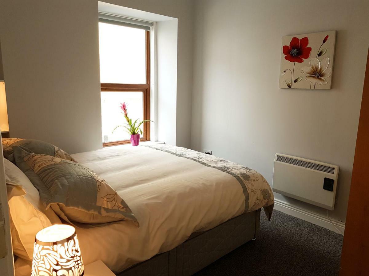 Townhouse In Centre Of Cobh Apartment Exterior foto