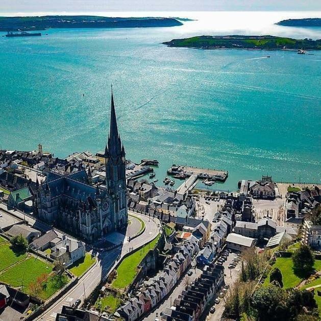 Townhouse In Centre Of Cobh Apartment Exterior foto