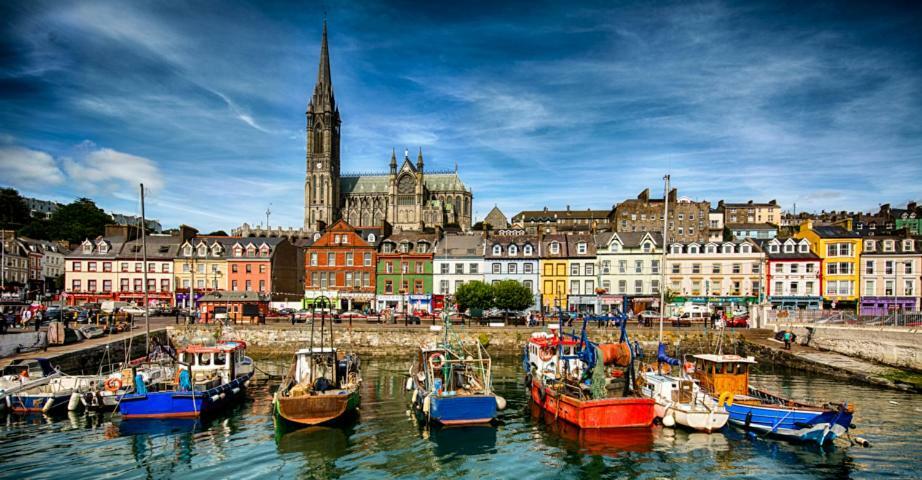 Townhouse In Centre Of Cobh Apartment Exterior foto