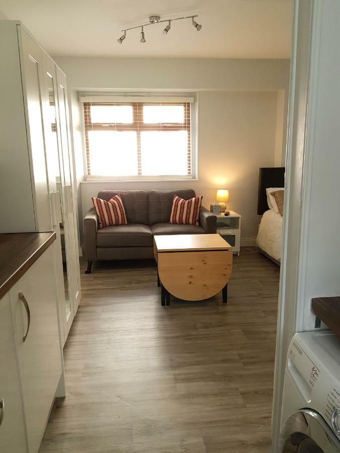 Townhouse In Centre Of Cobh Apartment Exterior foto