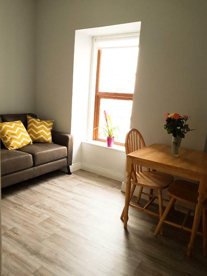 Townhouse In Centre Of Cobh Apartment Exterior foto