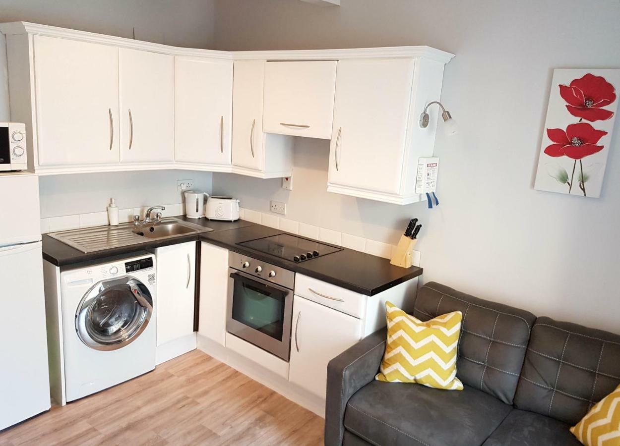 Townhouse In Centre Of Cobh Apartment Exterior foto