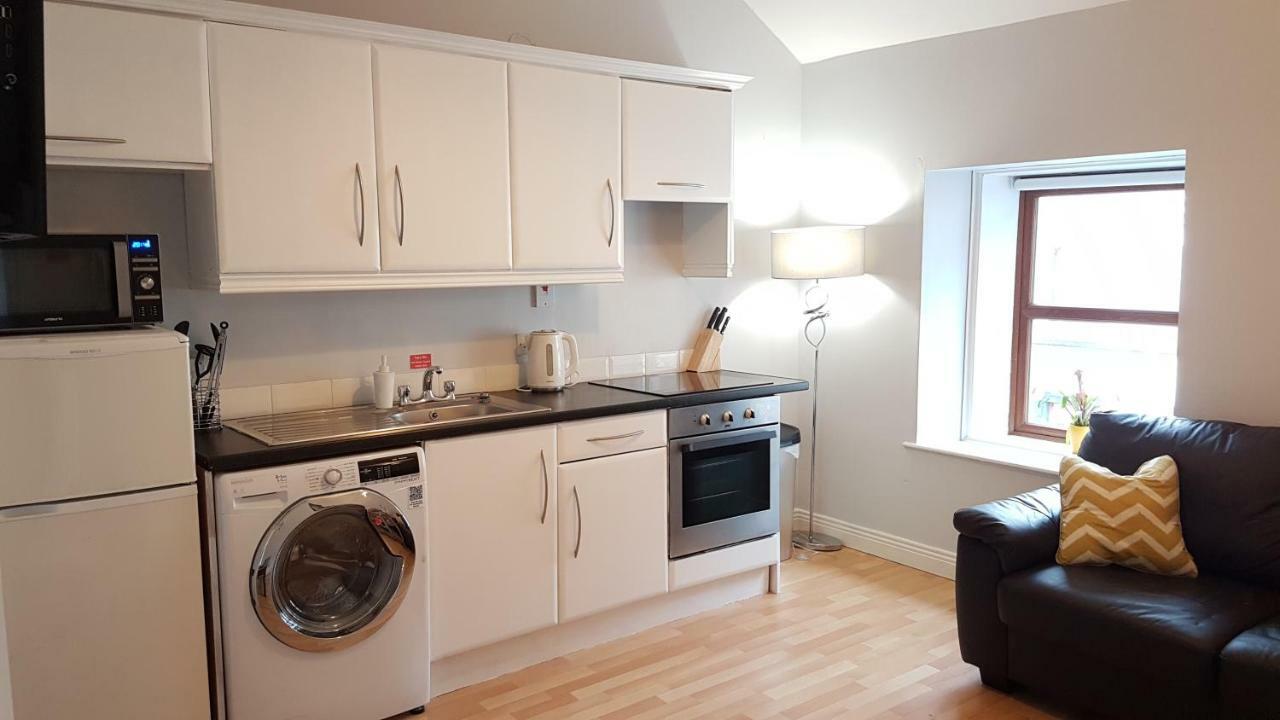 Townhouse In Centre Of Cobh Apartment Exterior foto
